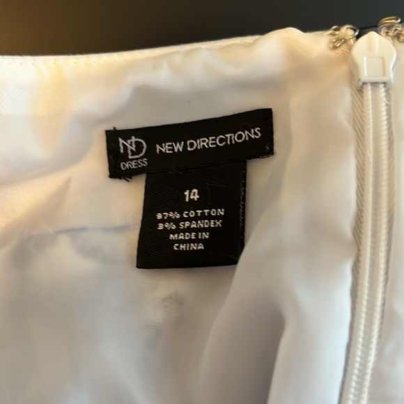 Summer dress! Size 14; below the knee length; Zips up back. Bought from Belks. - Picture 4 of 4